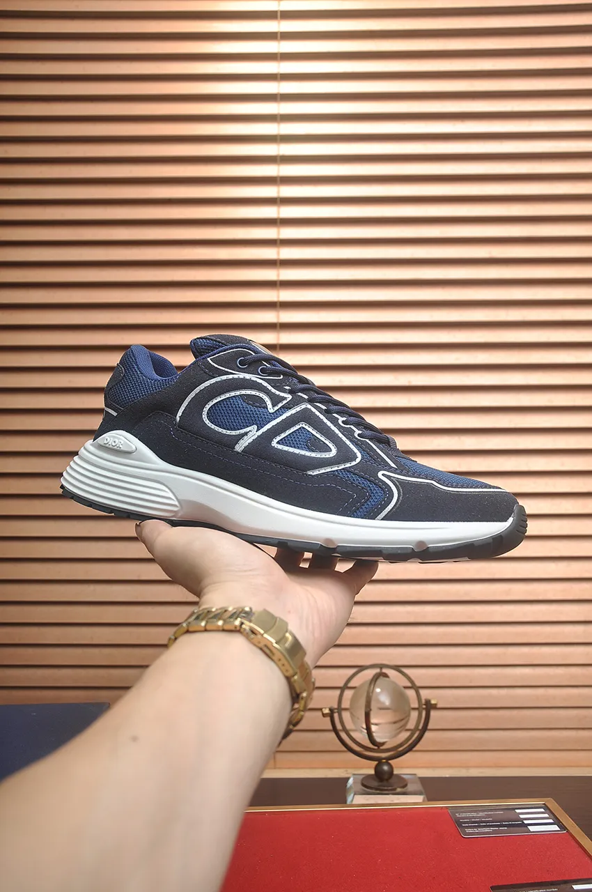 Men's men's shoes 💰: 500💶 (top original order) Brand: Dior (Dior) Standard code: Men's code 38-44 (45 customized) Grade: Same as the official website Material: Top original cowhide spliced ​​together Original wear-resistant and lightweight outsole Style category: Fashionable casual shoes Distinguished luxury brand elements top luxury Color: Actual picture color